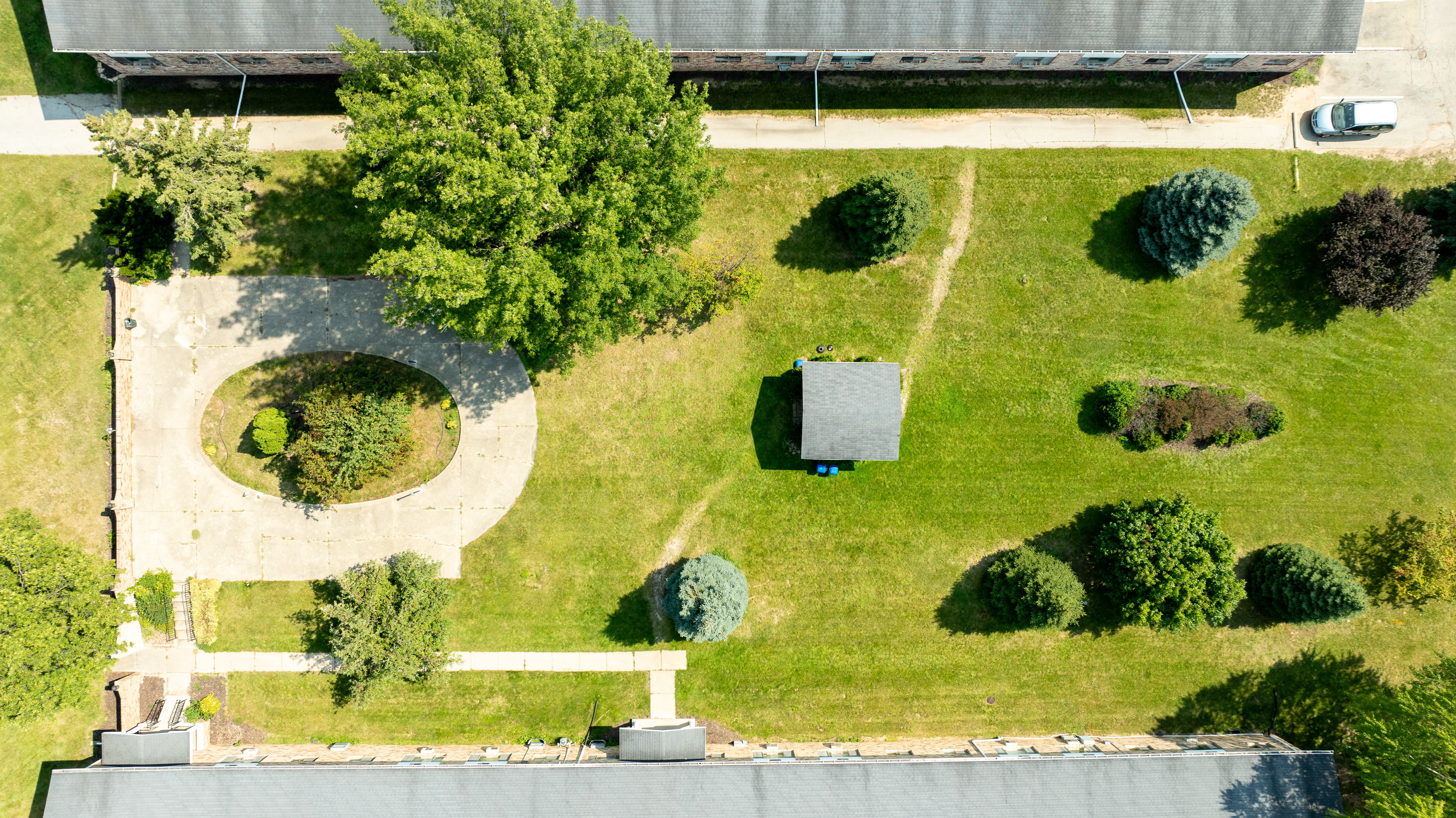 Georgetown community courtyard and amenities